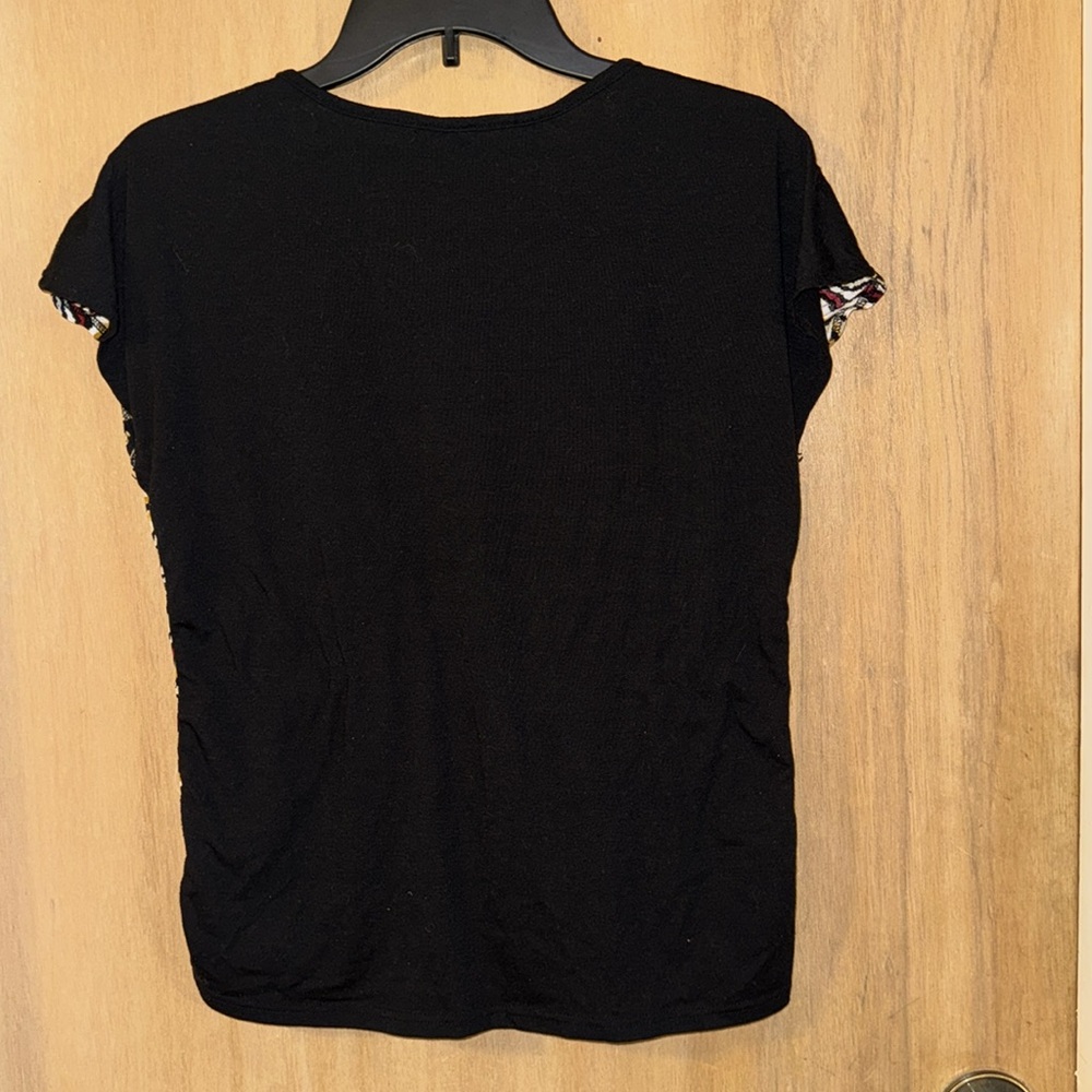 Unique tee - Picture 4 of 4